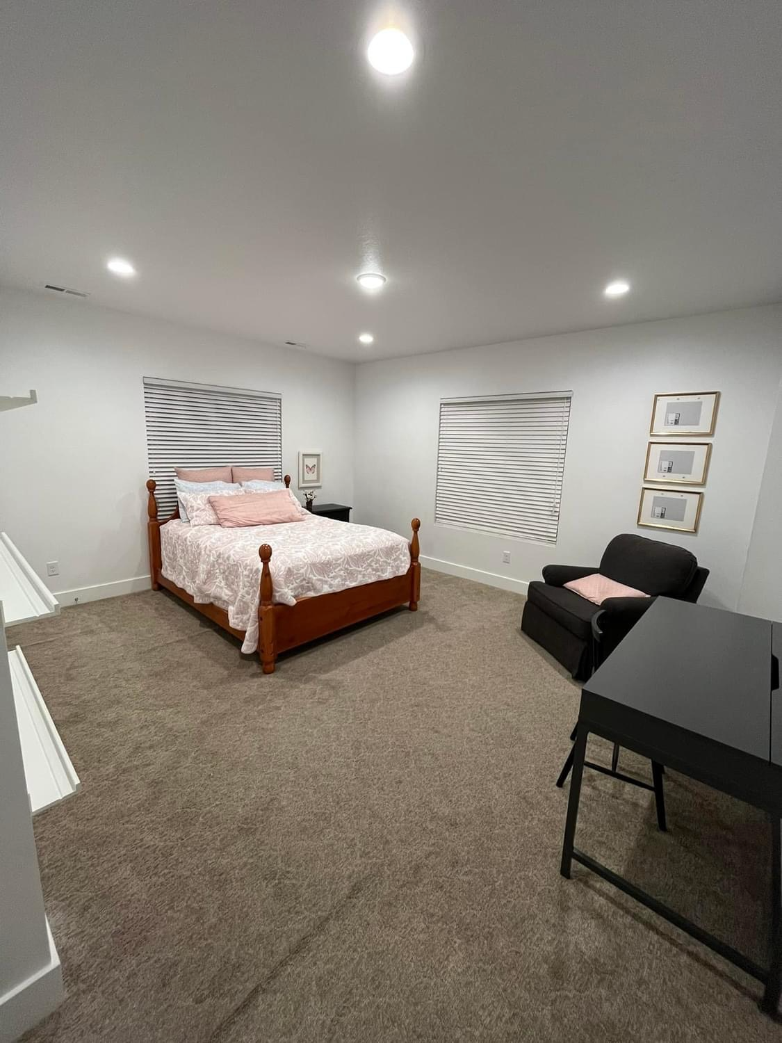 Picture of the basement bedroom 4.