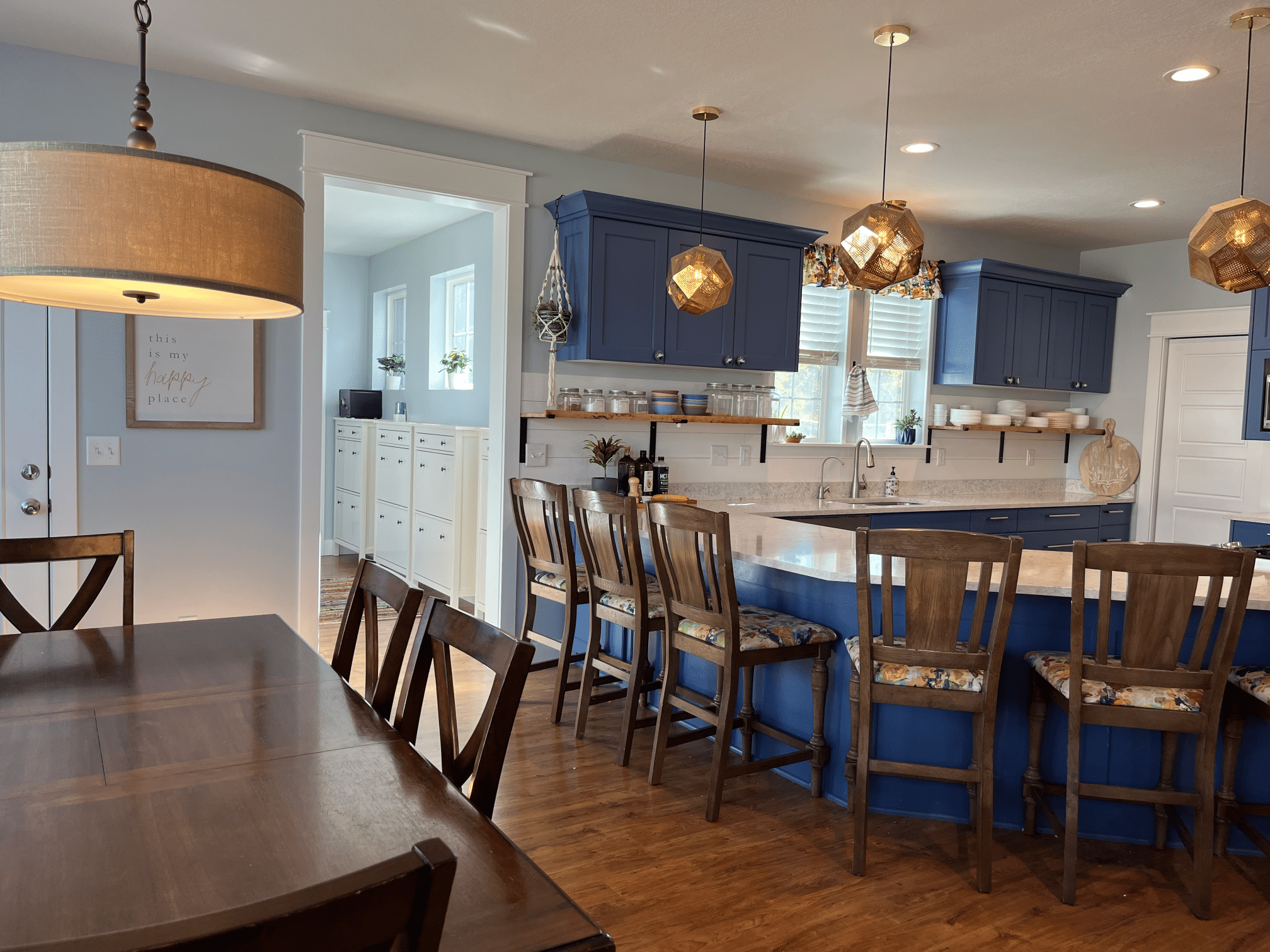 Picture of the Dining room and kitchen.