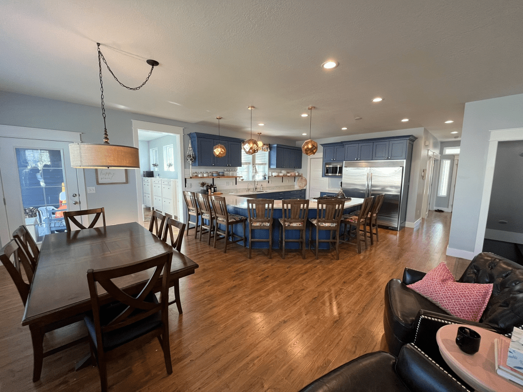Picture of the 'great room' and kitchen.