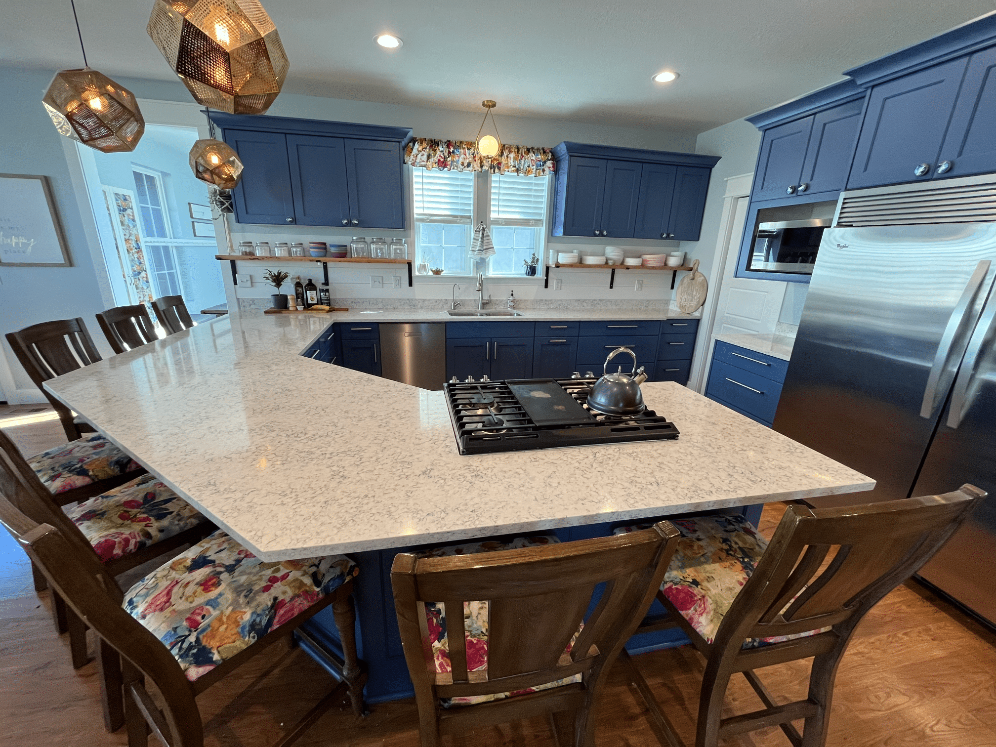 Picture of the kitchen bar.