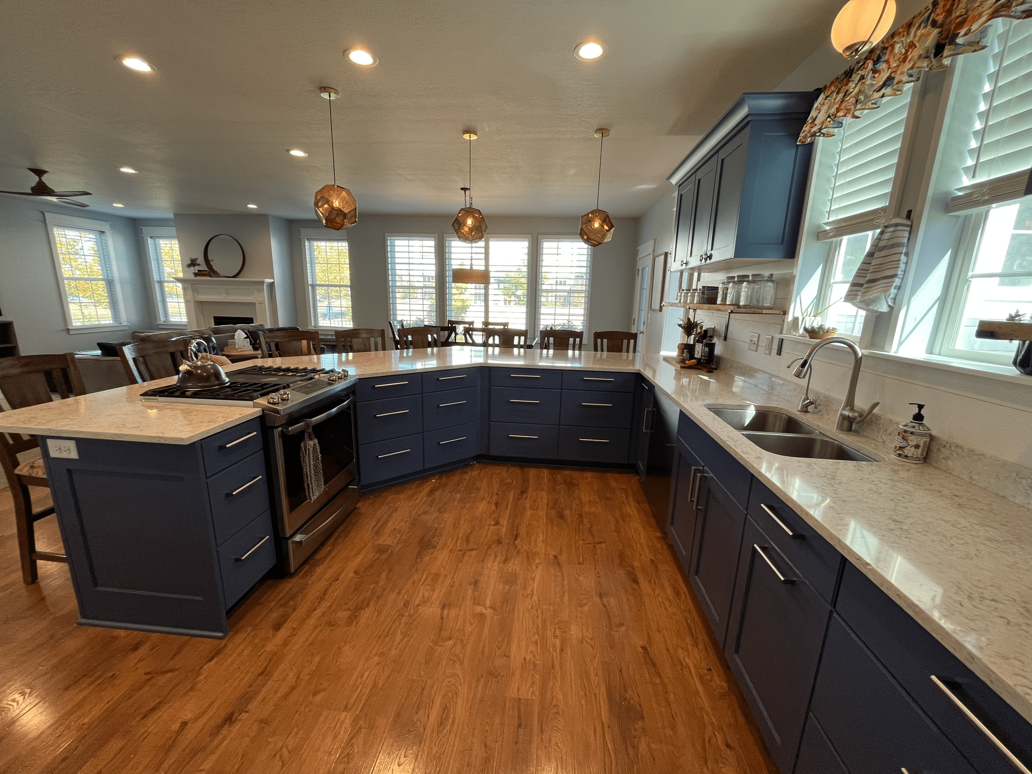 Picture of the kitchen cabinets.