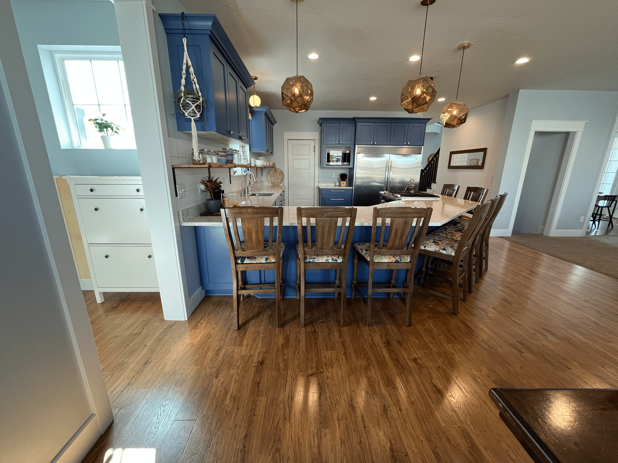 Picture of the Kitchen and entrance to mudroom.